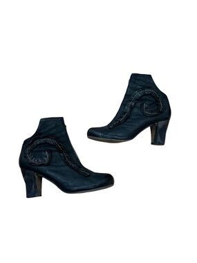 Papucei Steampunk Unique Hand Crafted Black Leather Boots